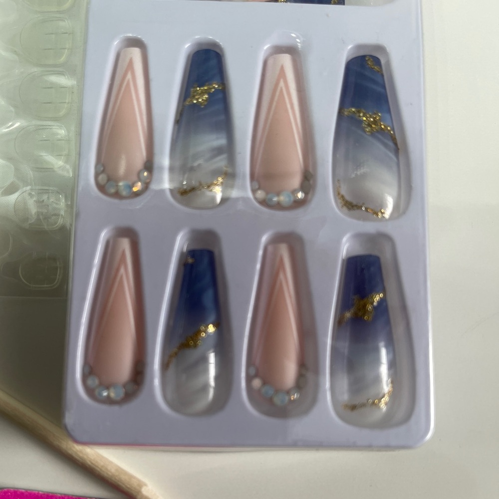 False Nail Professional One Minute Nail Tips